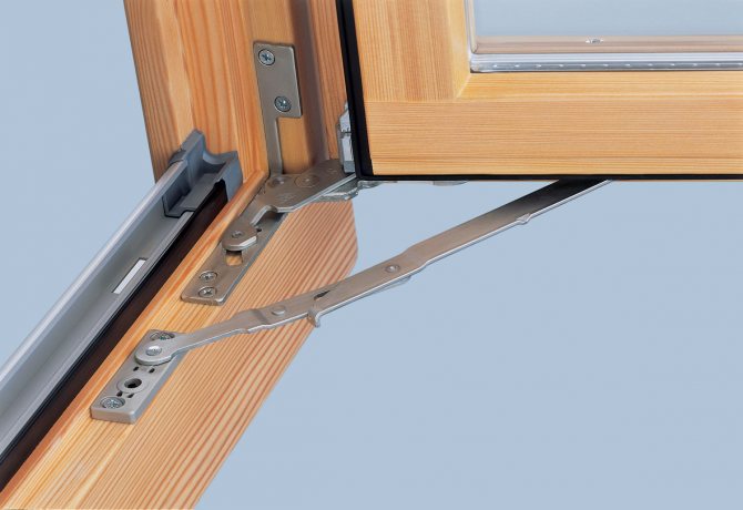 Photos sur demande ferrures pour fenêtres en bois