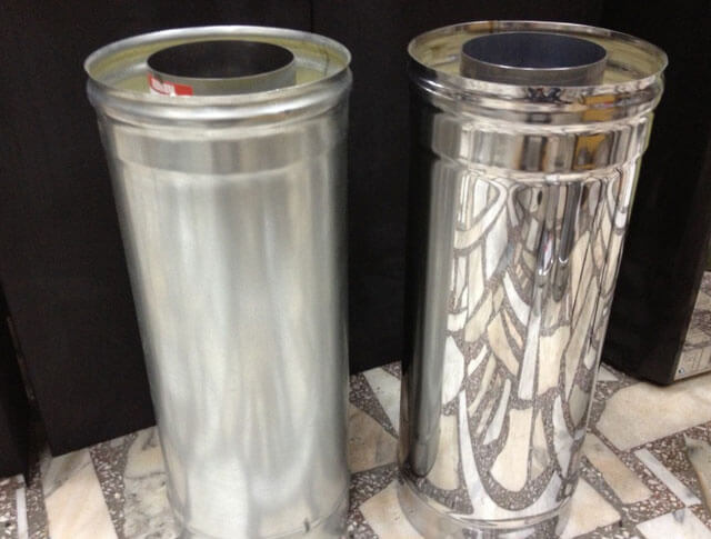 Argile expansée dans le bain autour du tuyau