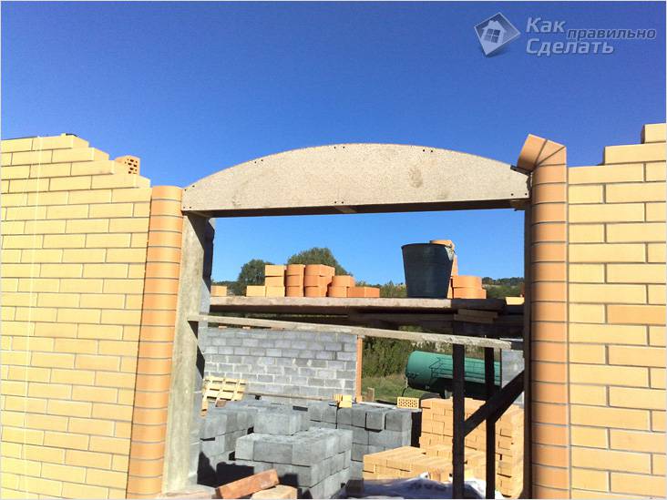 Ouverture de fenêtre bouclée en maçonnerie