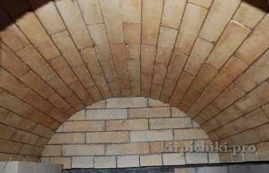 la maçonnerie du poêle russe - la voûte a été nettoyée