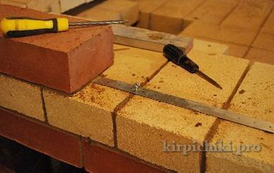 maçonnerie du poêle russe - renforcement des talons de l'arc