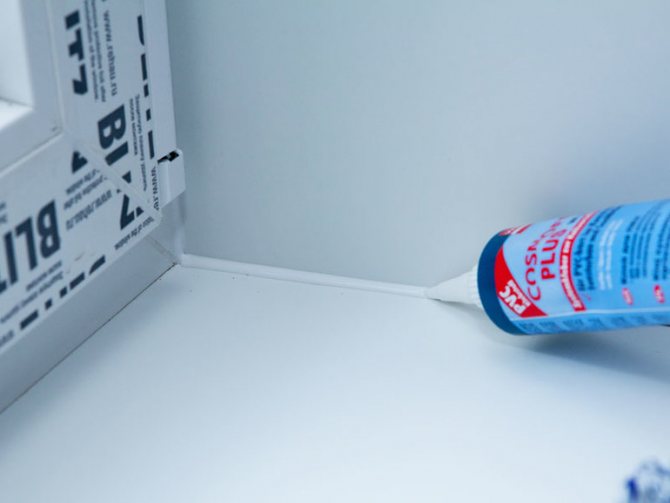 Adhésif pour fenêtres en PVC