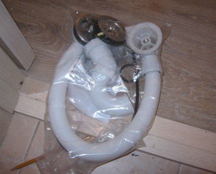 Ensemble de joint hydraulique avec trop-plein pour assainissement