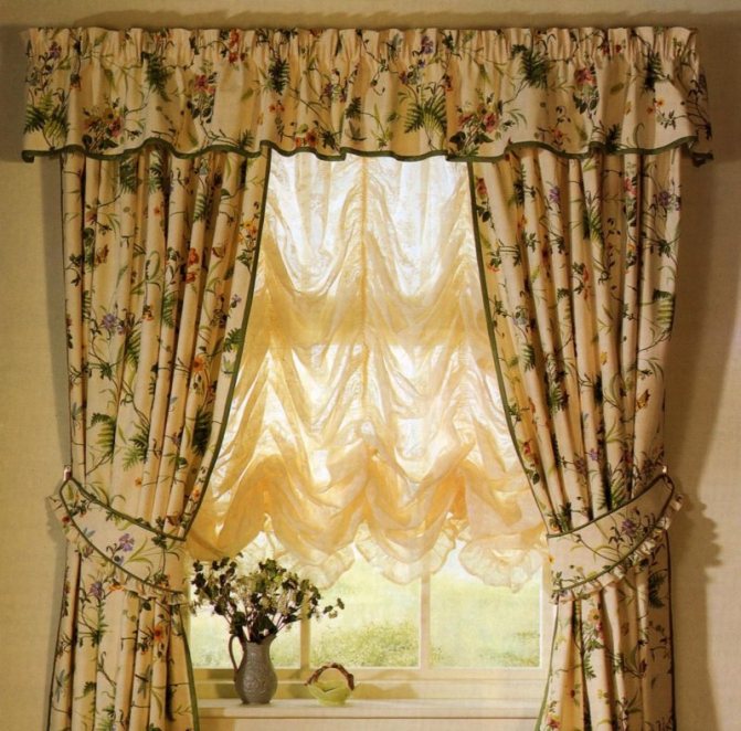 Rideaux courts à l'intérieur