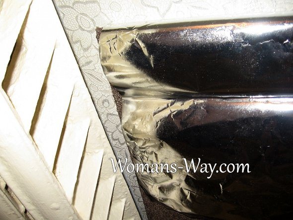 Tapis avec papier d'aluminium pour l'isolation des murs de la maison