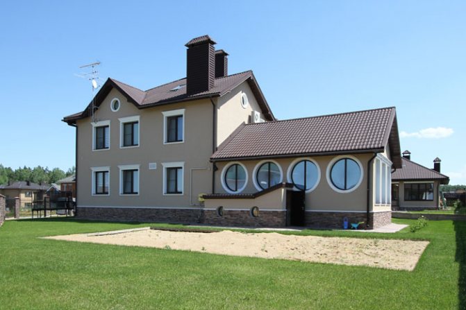 Fenêtres rondes en plastique. Description des types et des possibilités