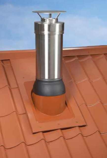 Les tuyaux ronds sur un lapin doux sont fermés à l'aide de tabliers-capuchons prêts à l'emploi