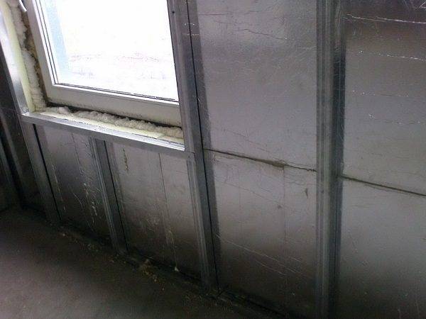 Toit au dessus du balcon du dernier étage