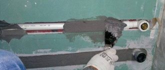 Où cacher correctement et en toute sécurité les tuyaux de chauffage dans une maison privée