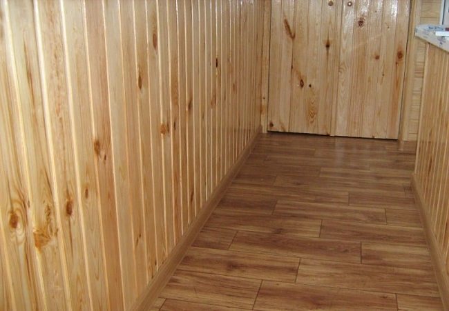 doublure laquée sur le balcon