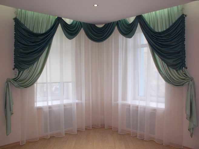 Lambrequin pour deux fenêtres sans rideaux