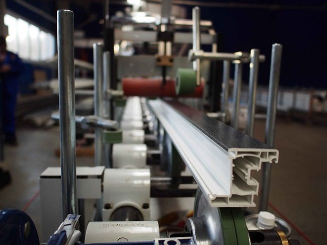 stratification de profil de PVC sur la machine