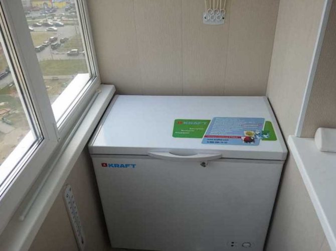 congélateur coffre sur le balcon