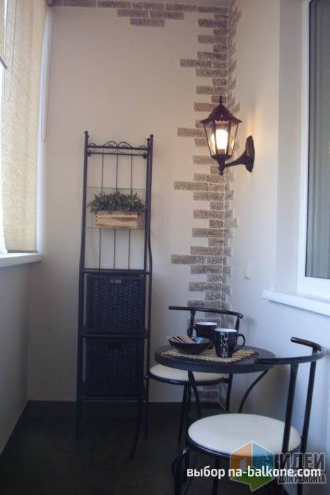 Coin salon sur le balcon: lieu de repos sans sortir de l'appartement