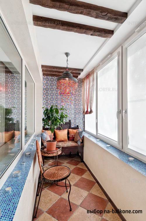 Coin salon sur le balcon: lieu de repos sans sortir de l'appartement