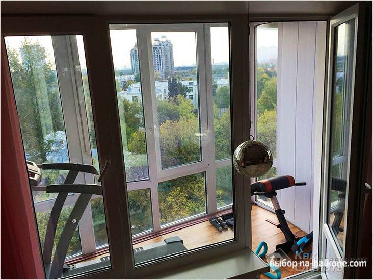 Coin salon sur le balcon: lieu de repos sans sortir de l'appartement