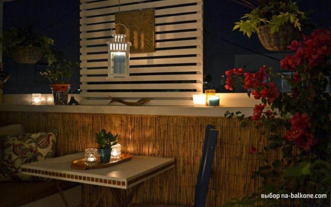 Coin salon sur le balcon: lieu de repos sans sortir de l'appartement