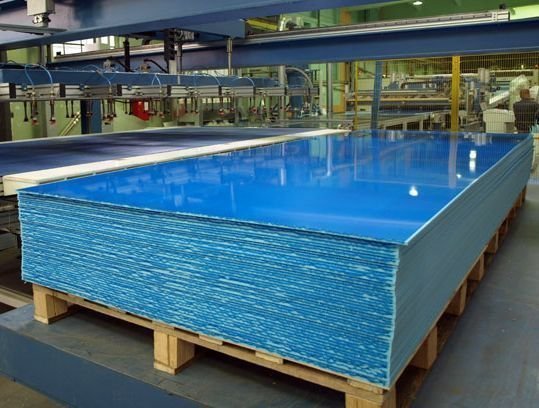 Feuille de polypropylène pour la construction d'un bateau fait maison