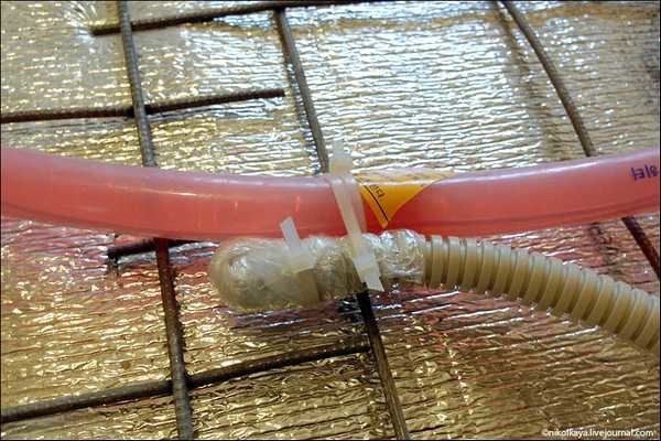 Il est préférable d'installer le capteur dans un tuyau ondulé, puis il peut être changé