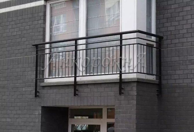 photo de fenêtre panoramique de clôture métallique