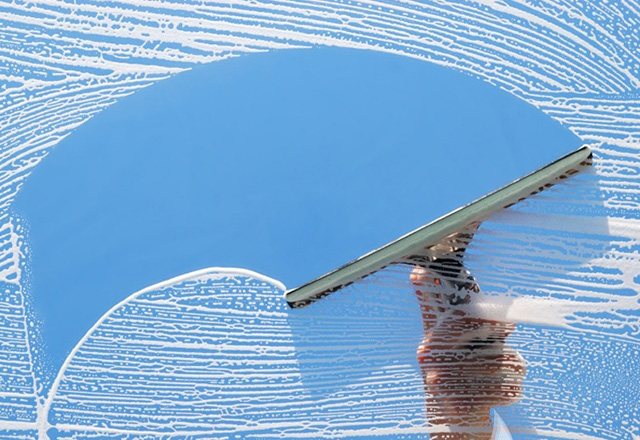 Lavage des vitres, nettoyage des fenêtres à double vitrage
