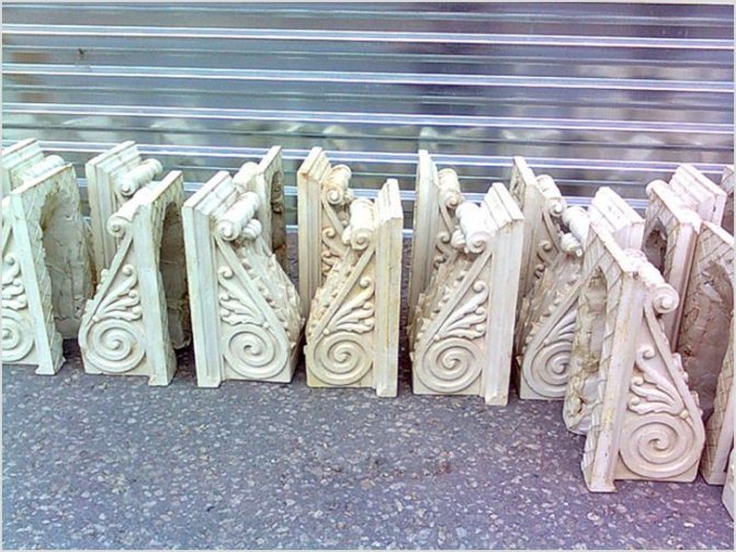 Installation de moulures en plâtre