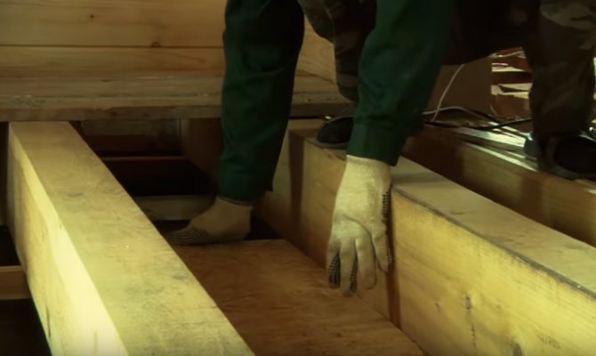 Installation de bûches sur le balcon et la loggia