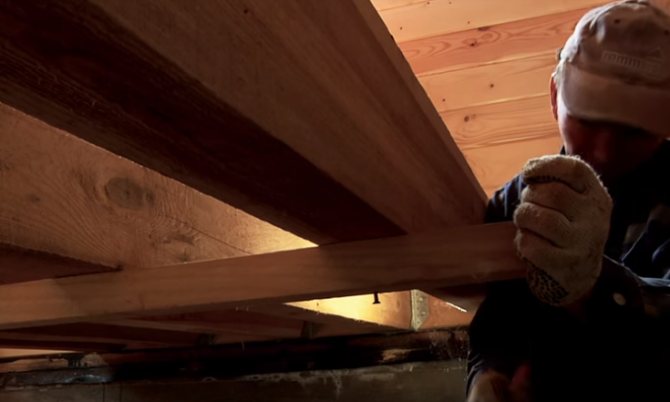 Installation de bûches sur le balcon et la loggia