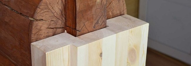 installation du boîtier dans la rainure de l'ouverture