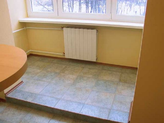 Installation à faire soi-même de carreaux sur le balcon: comment mettre, photo