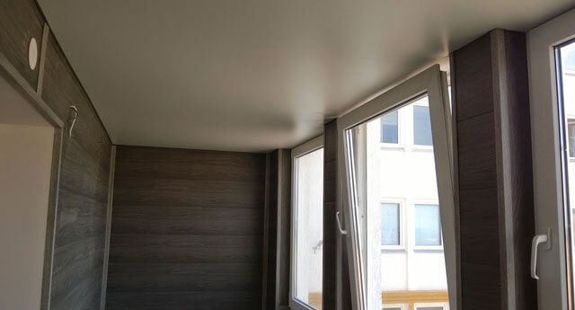 installation du plafond sur le balcon