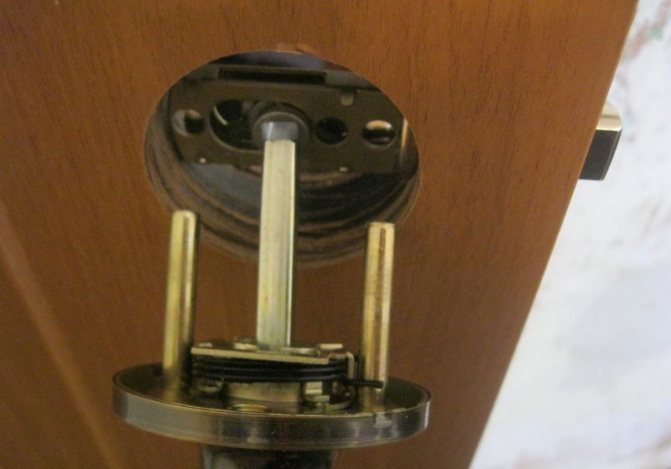 Montage de la poignée à bouton