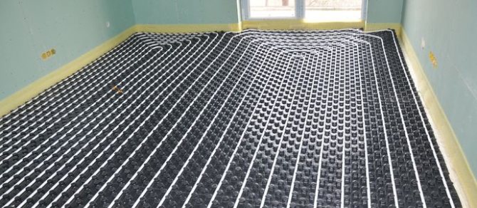 Installation du chauffage par le sol sous les carreaux d'installation et instructions d'installation