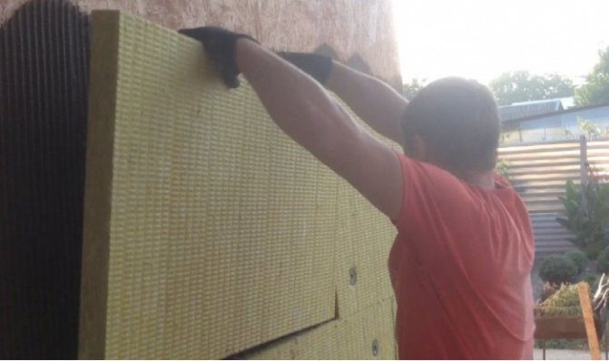 Pose d'isolant en façade