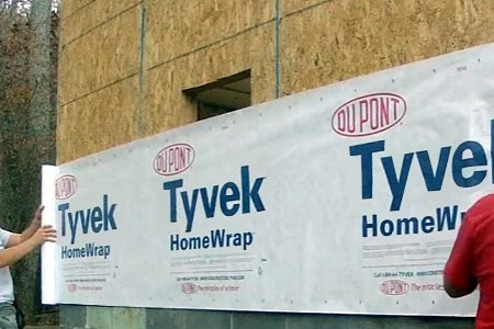 installation du pare-brise sur le mur