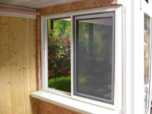 Moustiquaire avec fixation interne