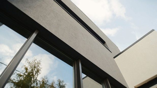 Le verre peut être la cause du froid des fenêtres en plastique