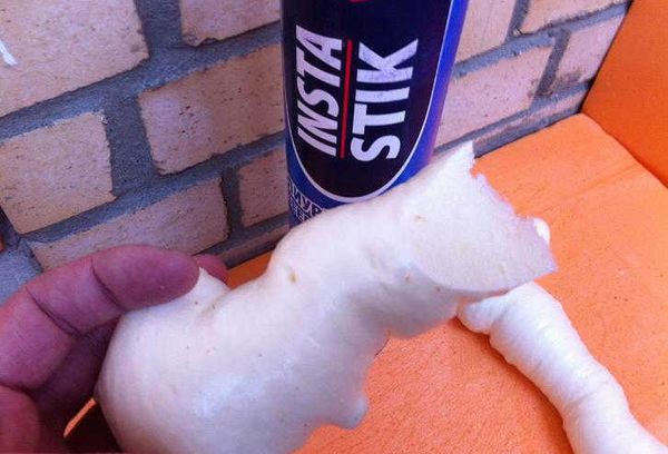 Est-il possible de coller de la mousse de polystyrène sur de la mousse de polyuréthane