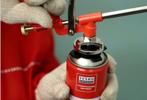 Est-il possible de coller de la mousse de polystyrène sur de la mousse de polyuréthane