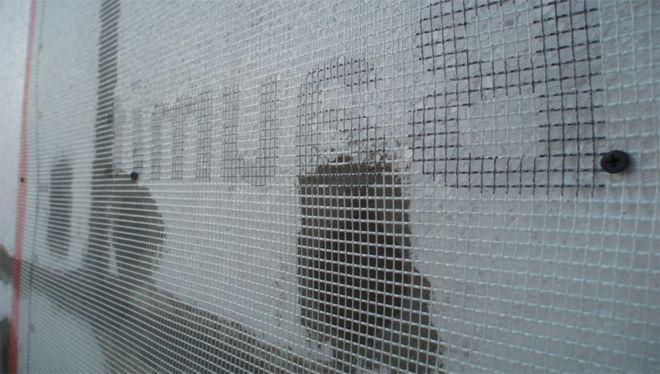 Est-il possible de plâtrer sur de la mousse avec du mortier de ciment