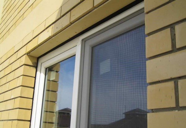 Sur la photo - une fenêtre avec PSUL