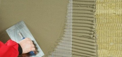 Sur la photo - coller le maillage sur de la laine minérale