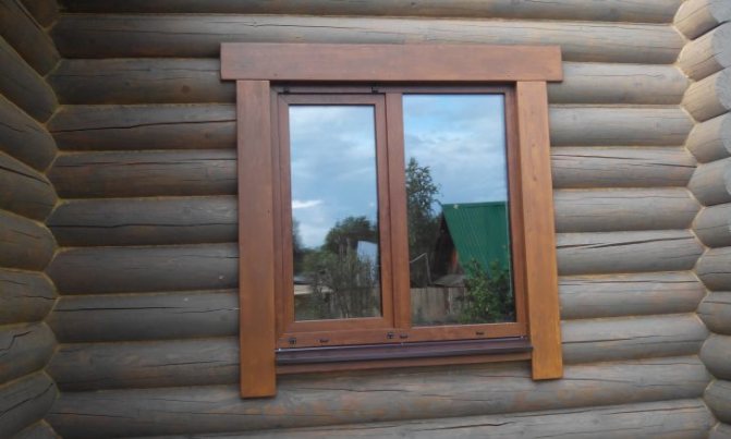 plateaux sur windows dans une maison en bois