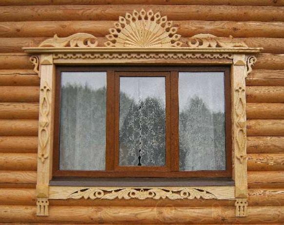 plateaux sur windows dans une maison en bois