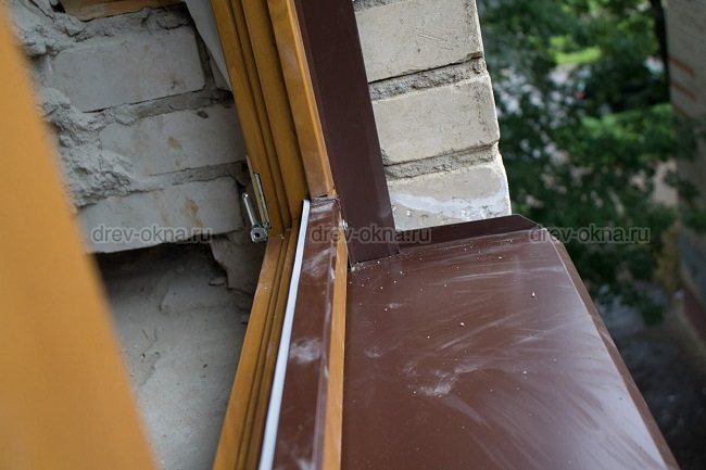 bande de couverture assortie aux fenêtres