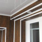 Plafonds tendus sur le balcon: les avantages et les inconvénients des photos et des vidéos