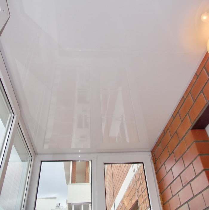 Plafonds tendus sur le balcon : le pour et le contre des photos et vidéos