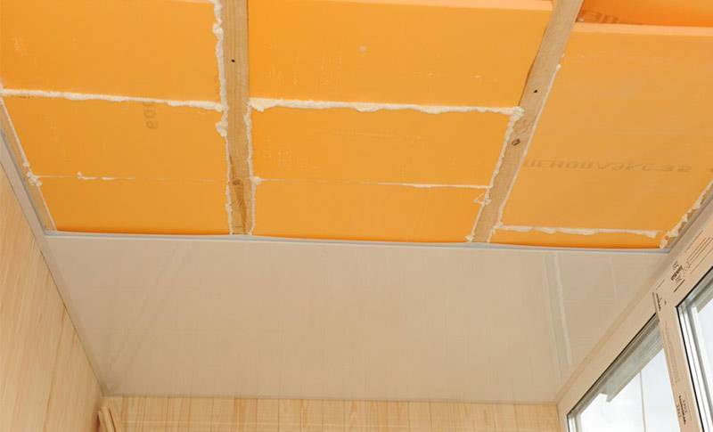 Plafonds tendus sur le balcon: les avantages et les inconvénients des photos et des vidéos