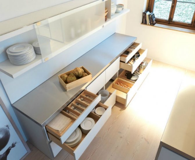 armoires murales dans la cuisine