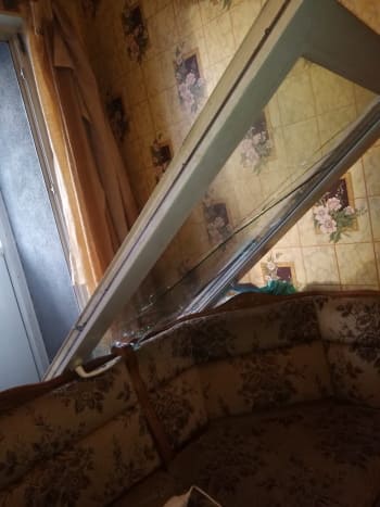 La fenêtre ne s'ouvre pas. La poignée de la fenêtre en plastique est coincée. Que faire?